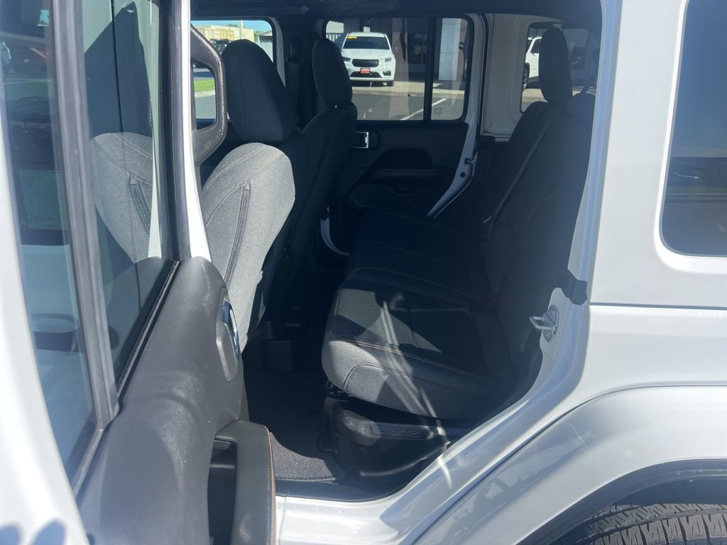 Used 2025 Jeep Wrangler Unlimited Sahara AWD/4WD image 28