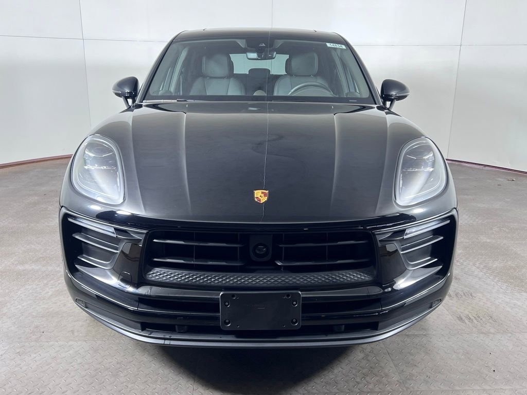 Certified 2025 Porsche Macan image 10