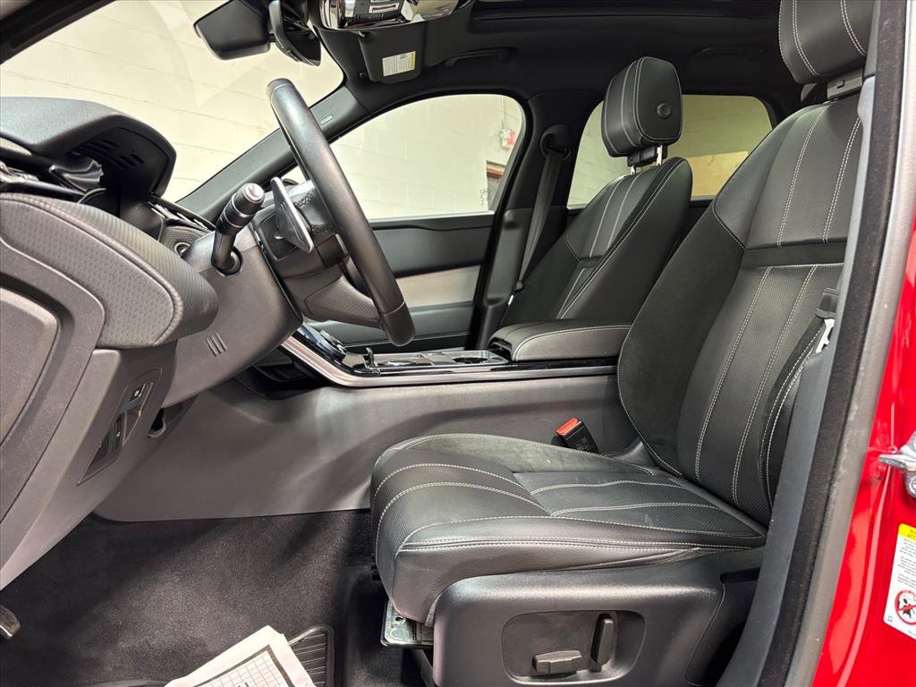 Used 2019 Land Rover Range Rover Velar R-Dynamic SE image 23