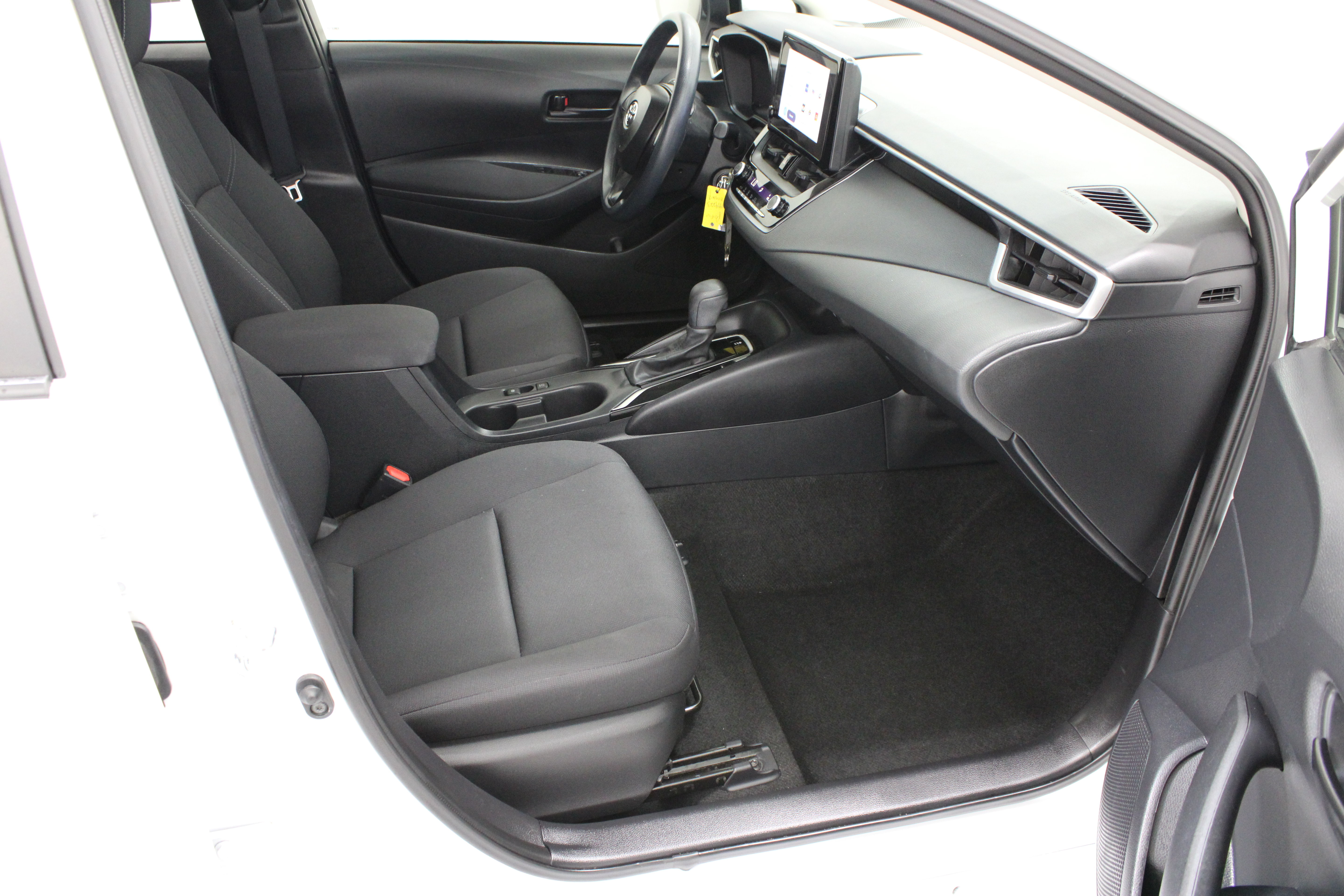 Used 2023 Toyota Corolla LE FWD image 33