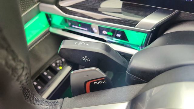 Used 2025 BMW 740i image 41