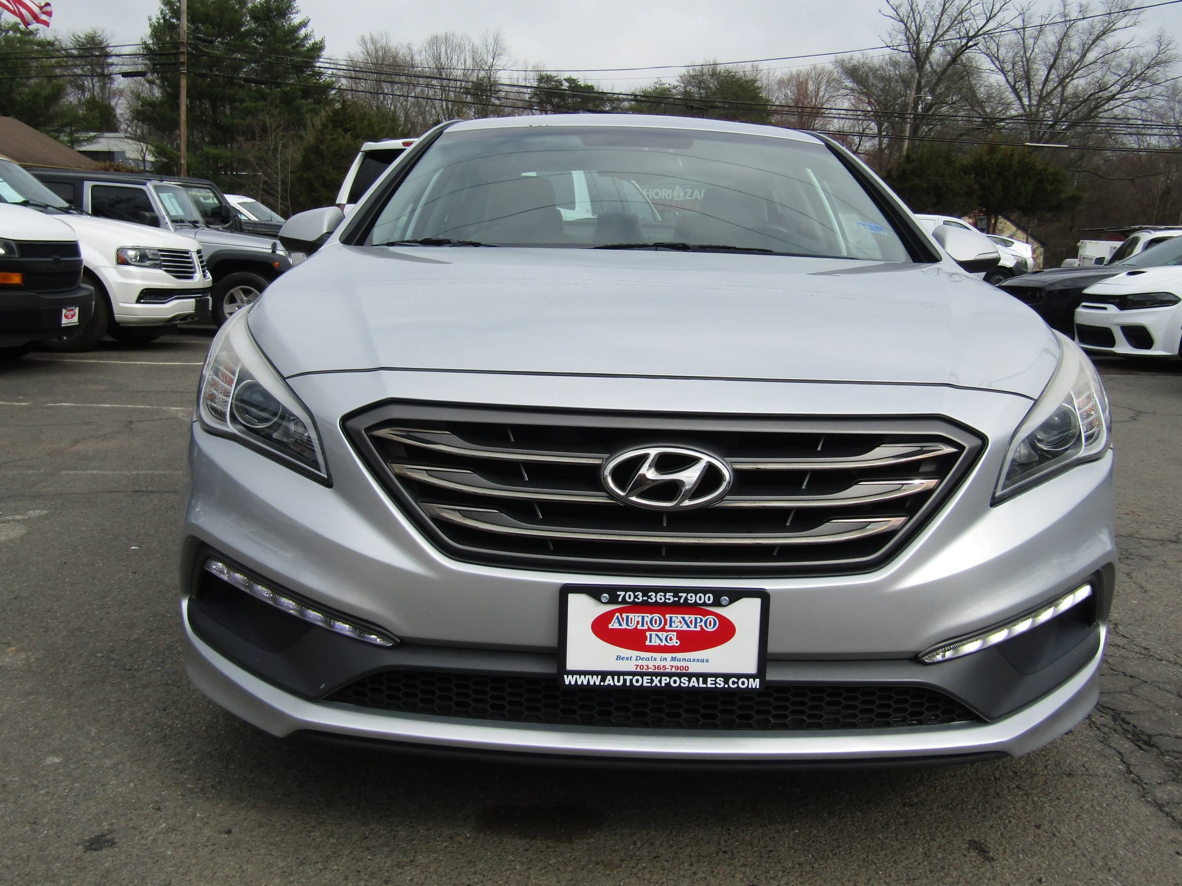 Used 2016 Hyundai Sonata Sport w/ Option Group 1V FWD image 2
