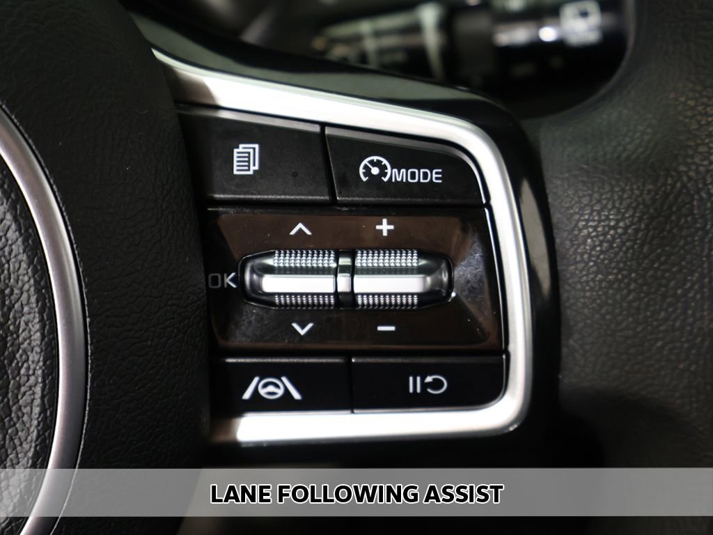 Used 2022 Kia Sorento LX image 3