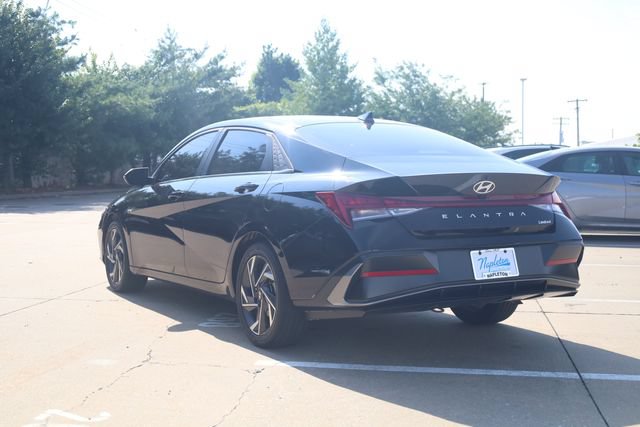 Certified 2025 Hyundai Elantra Limited FWD image 7