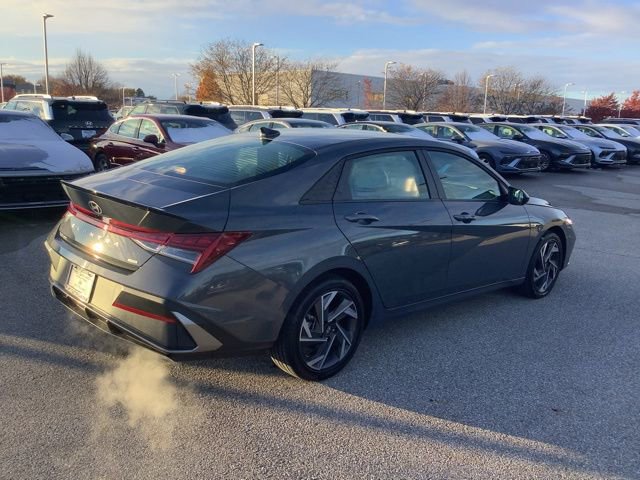 Certified 2025 Hyundai Elantra SEL image 5