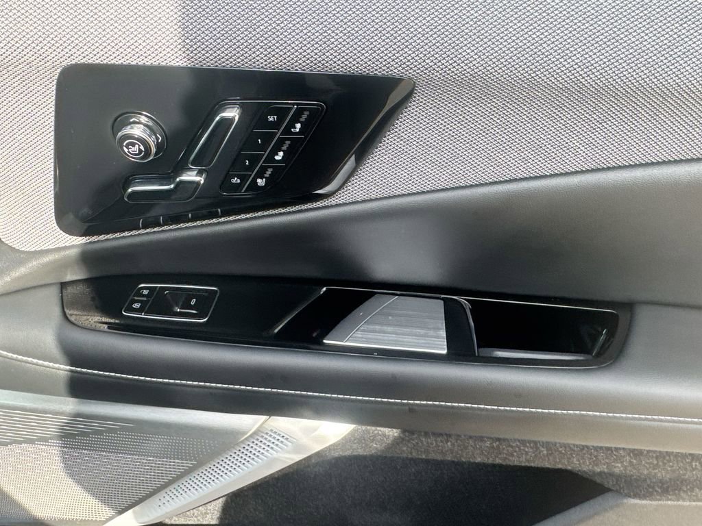 Used 2025 Cadillac Optiq Sport 2 image 32