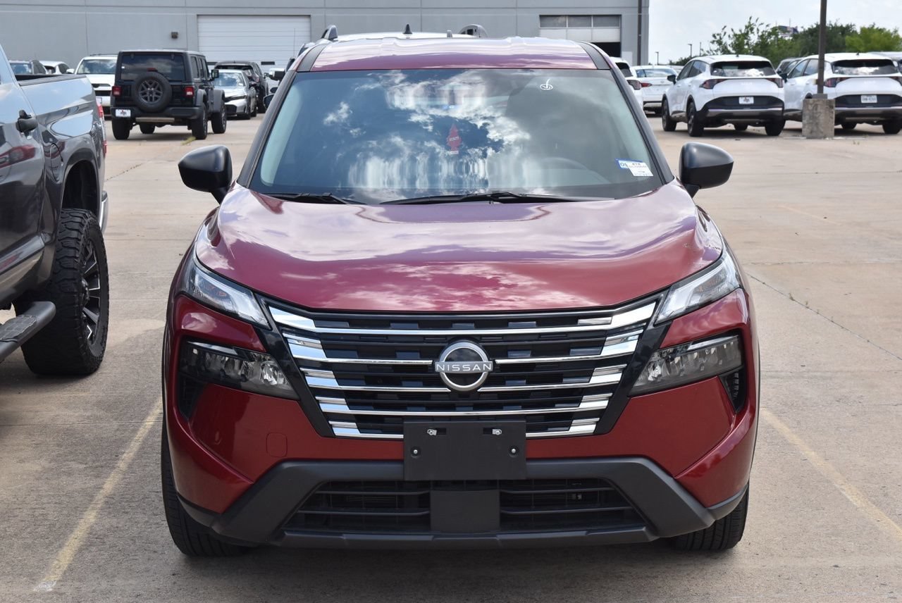 Used 2025 Nissan Rogue S FWD image 3