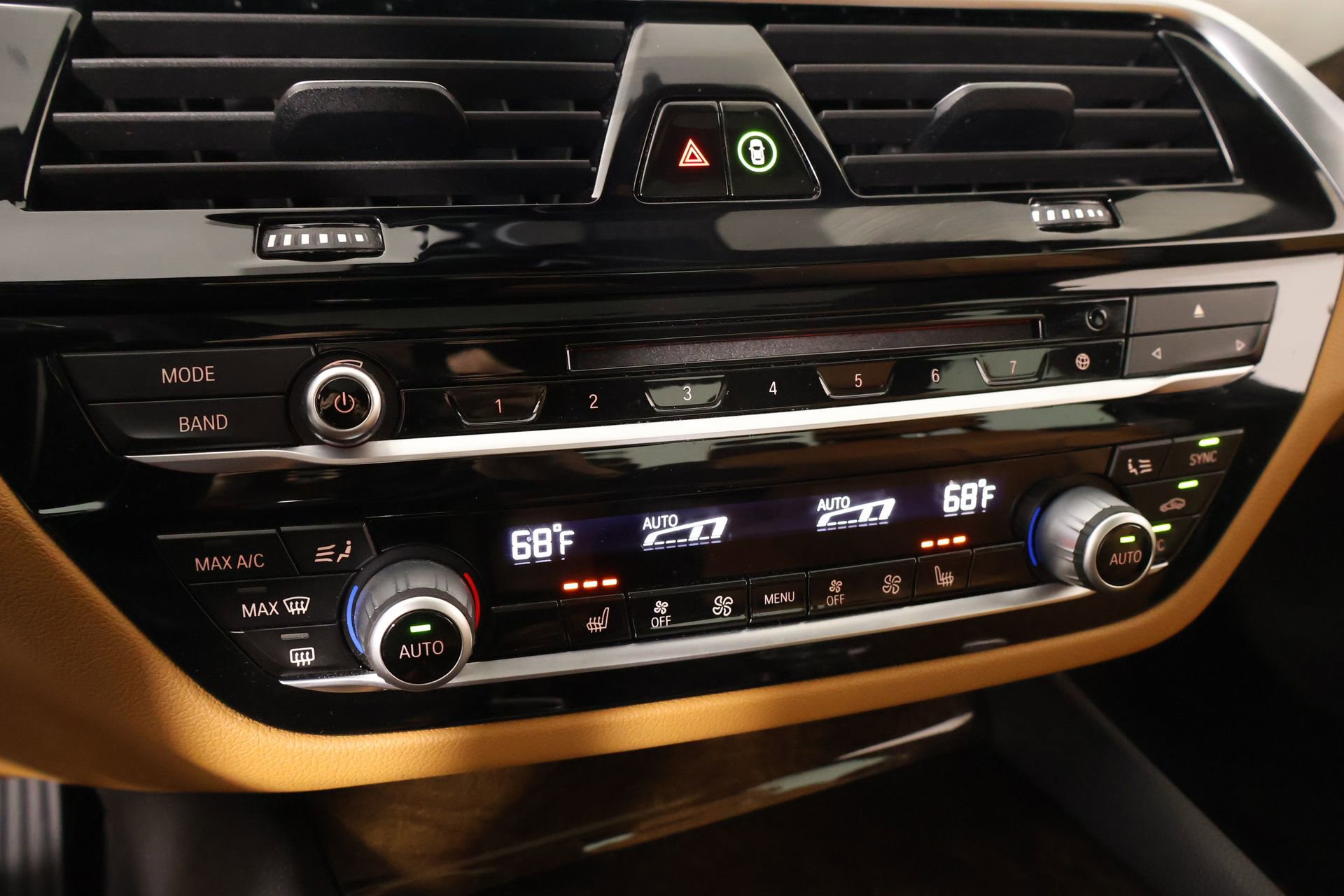 Used 2019 BMW 530e xDrive w/ Convenience Package image 8