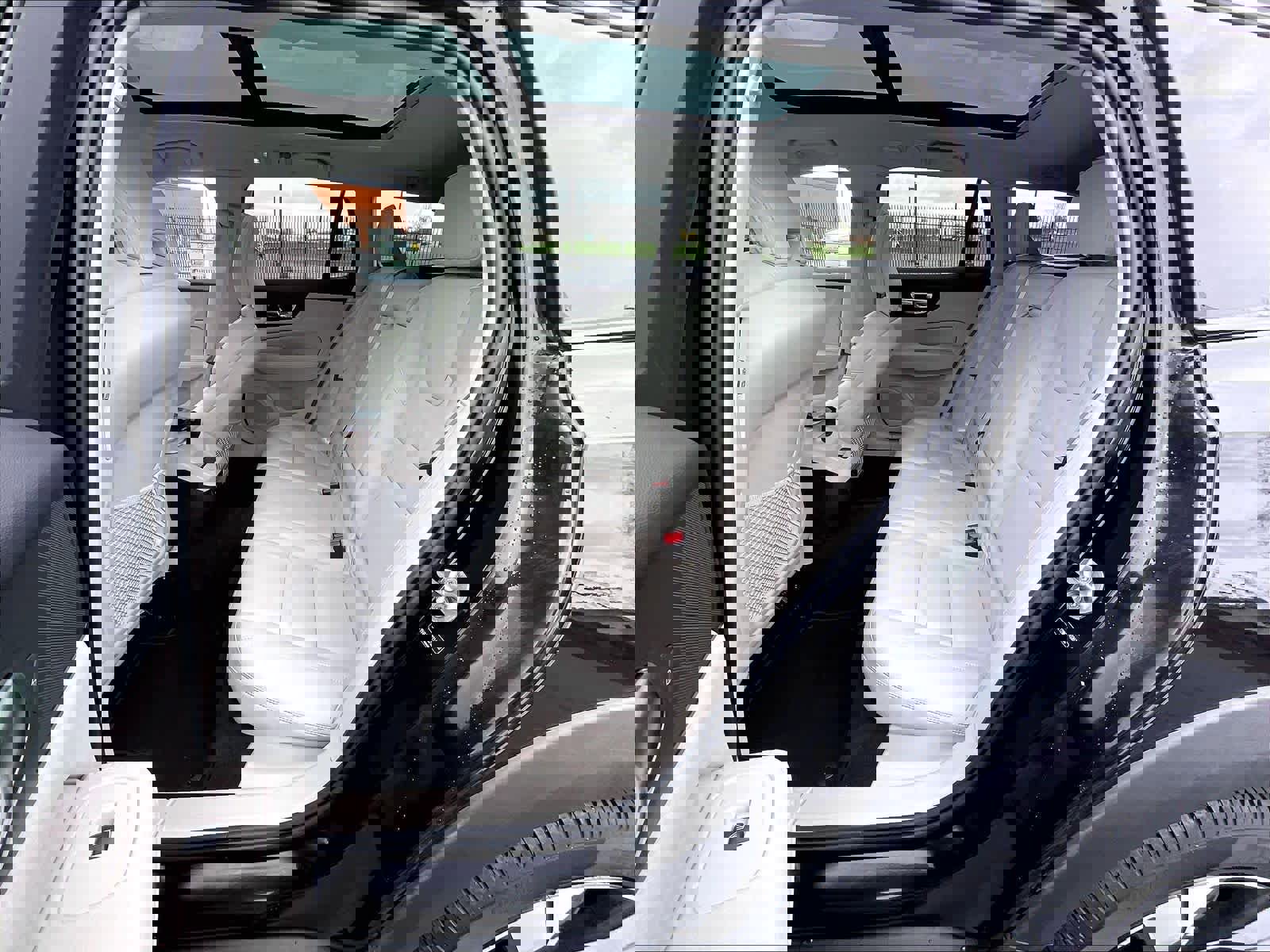 Used 2025 Volvo V60 B5 Cross Country Plus image 29