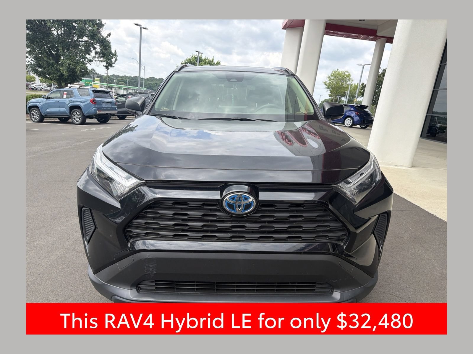 Used 2023 Toyota RAV4 LE AWD/4WD image 1