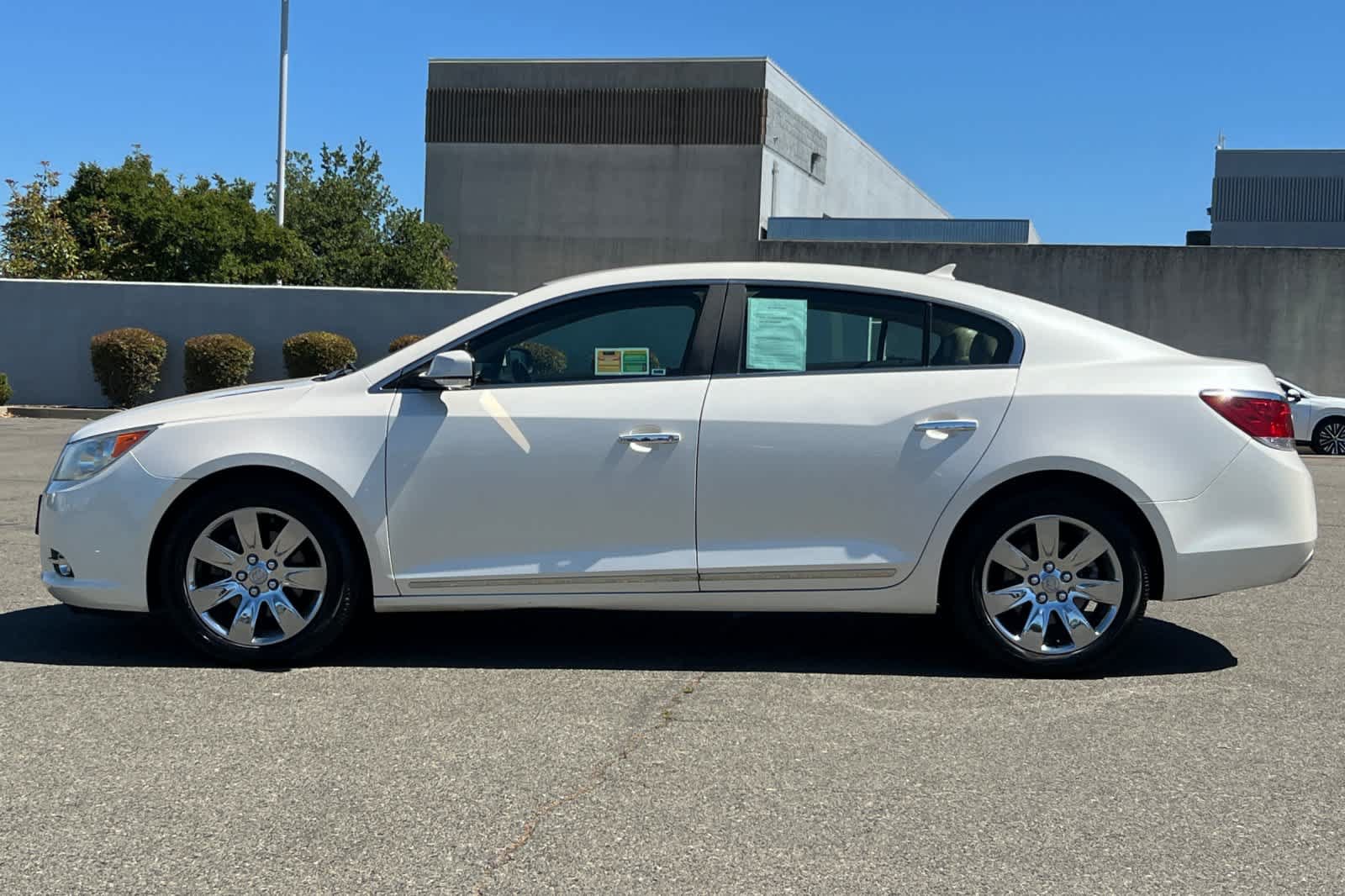 Used 2013 Buick LaCrosse Leather w/ Entertainment Package FWD image 9