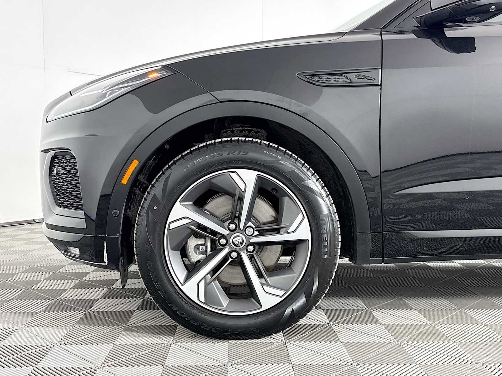 Used 2024 Jaguar E-PACE R-Dynamic SE image 28