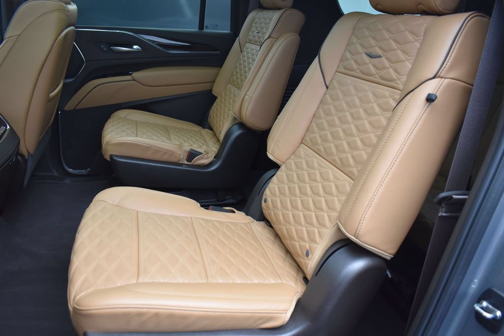 Certified 2024 Cadillac Escalade ESV Premium Luxury AWD/4WD image 28