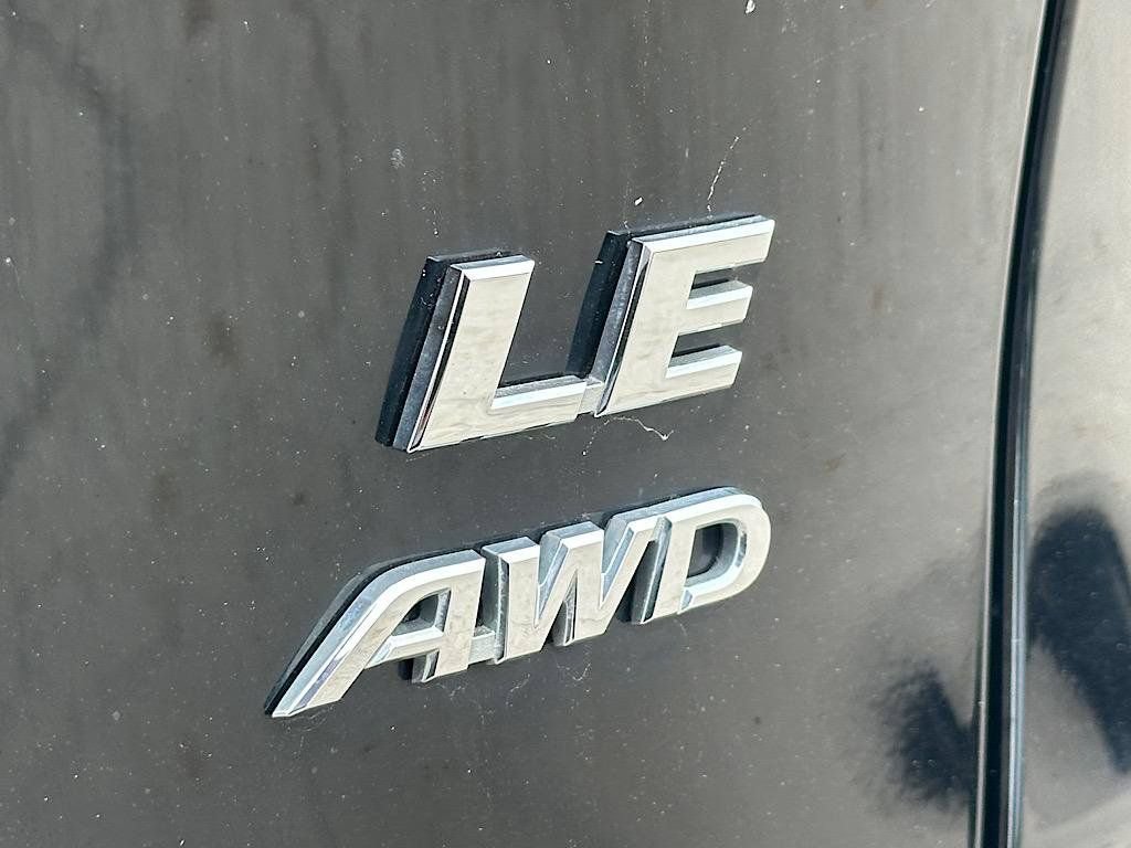 Used 2021 Toyota RAV4 LE AWD/4WD image 11