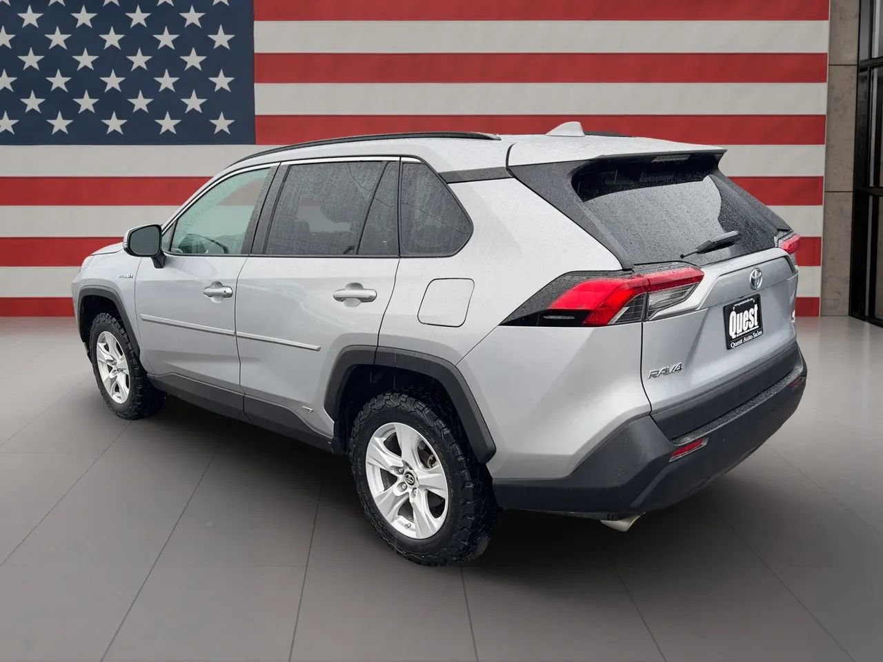 Used 2019 Toyota RAV4 LE w/ Carpet Mat Package image 5