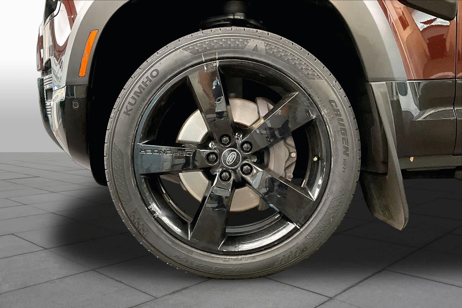 Used 2023 Land Rover Defender 130 X-Dynamic SE AWD/4WD image 11