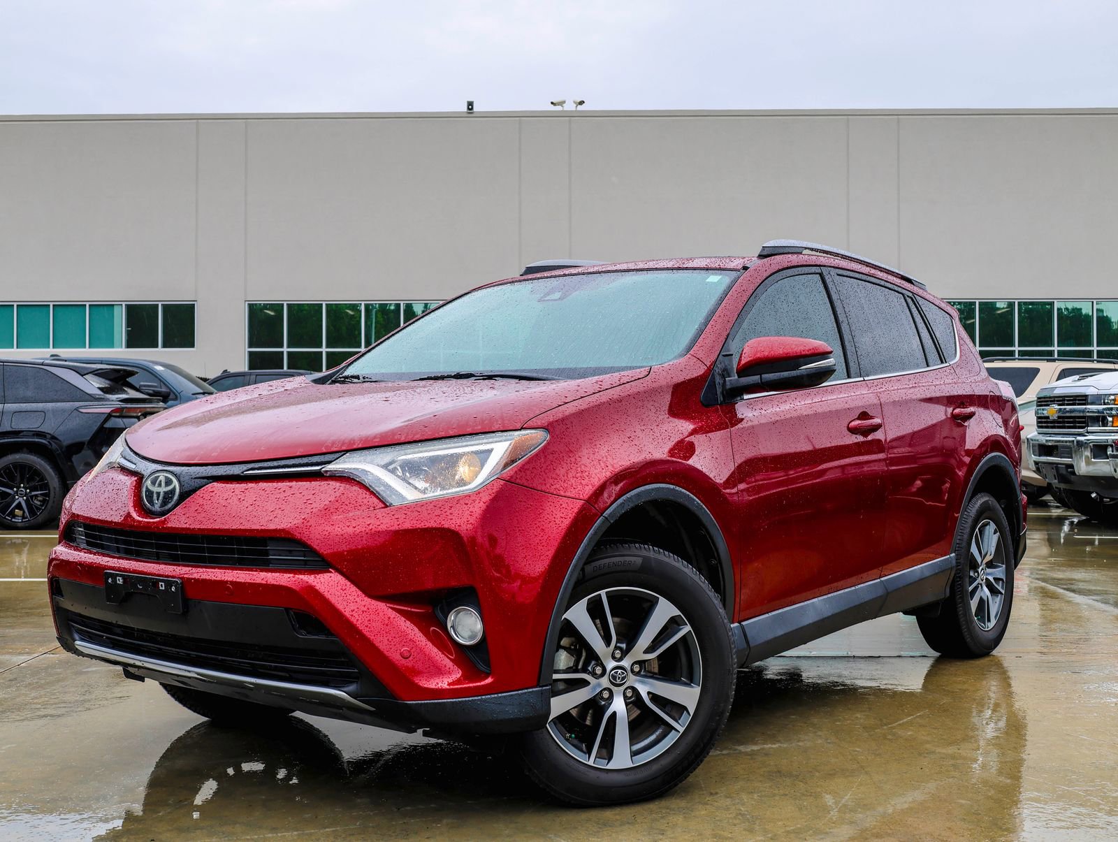 Used 2018 Toyota RAV4 XLE FWD image 1