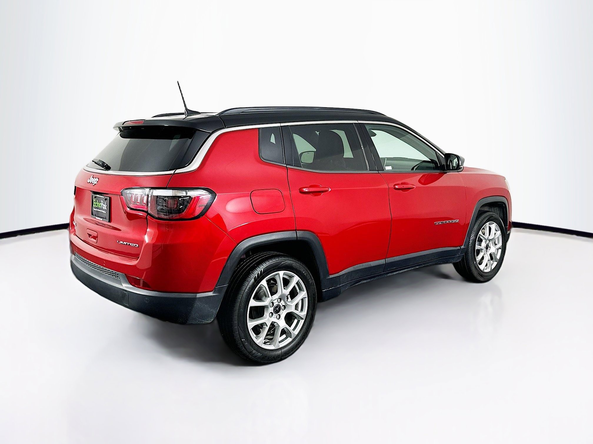 Used 2025 Jeep Compass Limited image 9