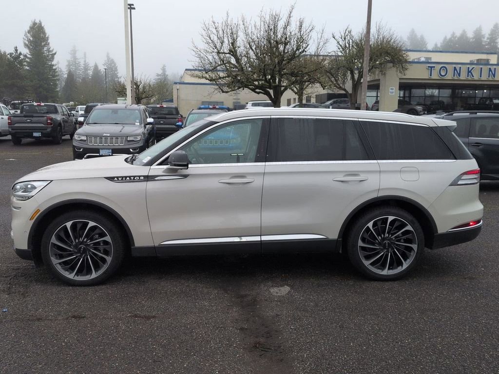 Used 2023 Lincoln Aviator Reserve w/ Equipment Group 201A image 2