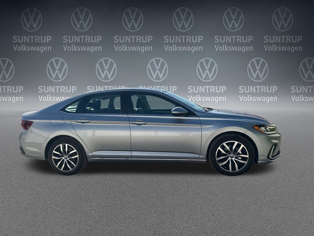 Used 2025 Volkswagen Jetta SE w/ Sunroof Package FWD image 40
