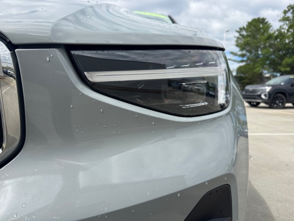 Used 2025 Volvo XC40 B5 Plus AWD/4WD image 26