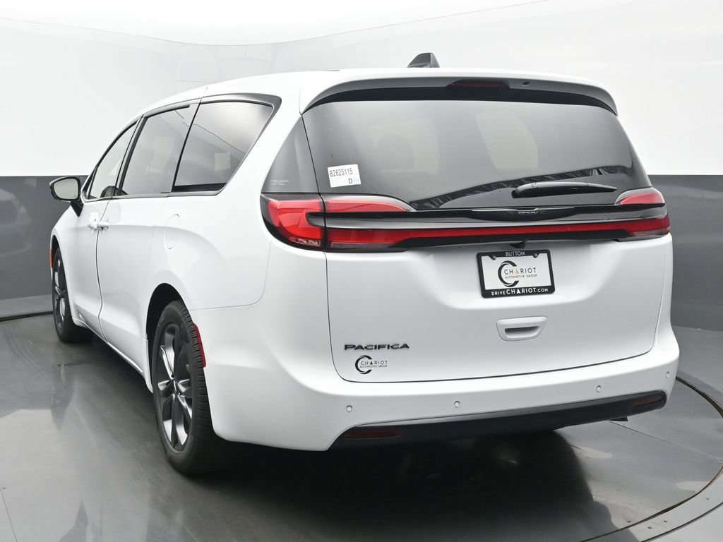 New 2026 Chrysler Pacifica Select image 4