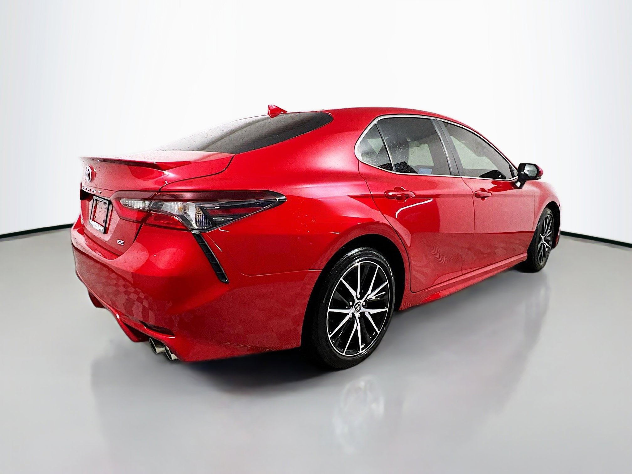 Used 2024 Toyota Camry SE image 4