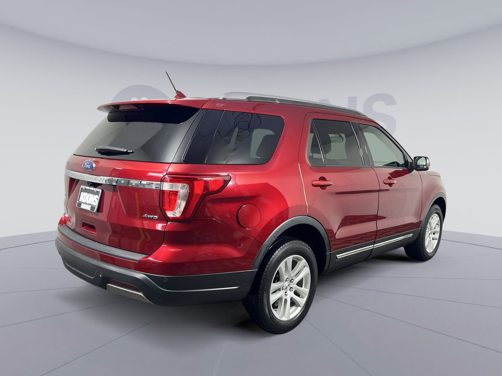 Used 2019 Ford Explorer XLT w/ Equipment Group 202A AWD/4WD image 11