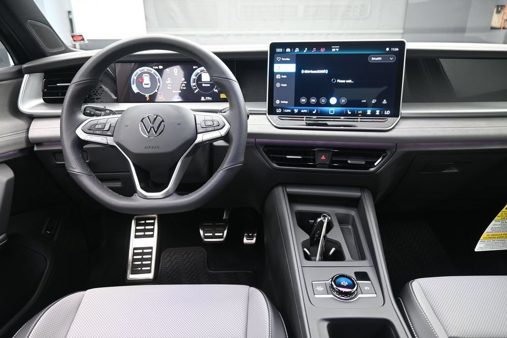 New 2026 Volkswagen Tiguan SE R-Line FWD image 9