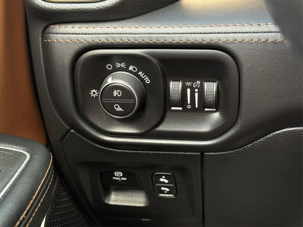 Used 2022 RAM 1500 Limited w/ Body Color Bumper Group image 26