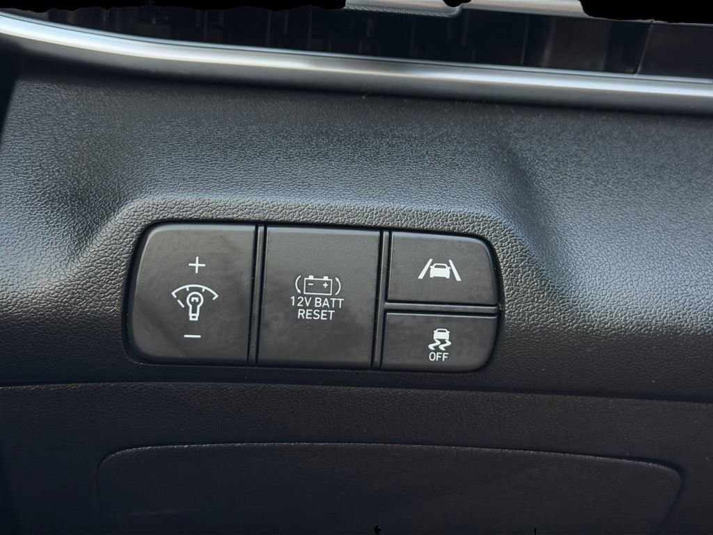 Certified 2023 Hyundai Elantra Limited image 21