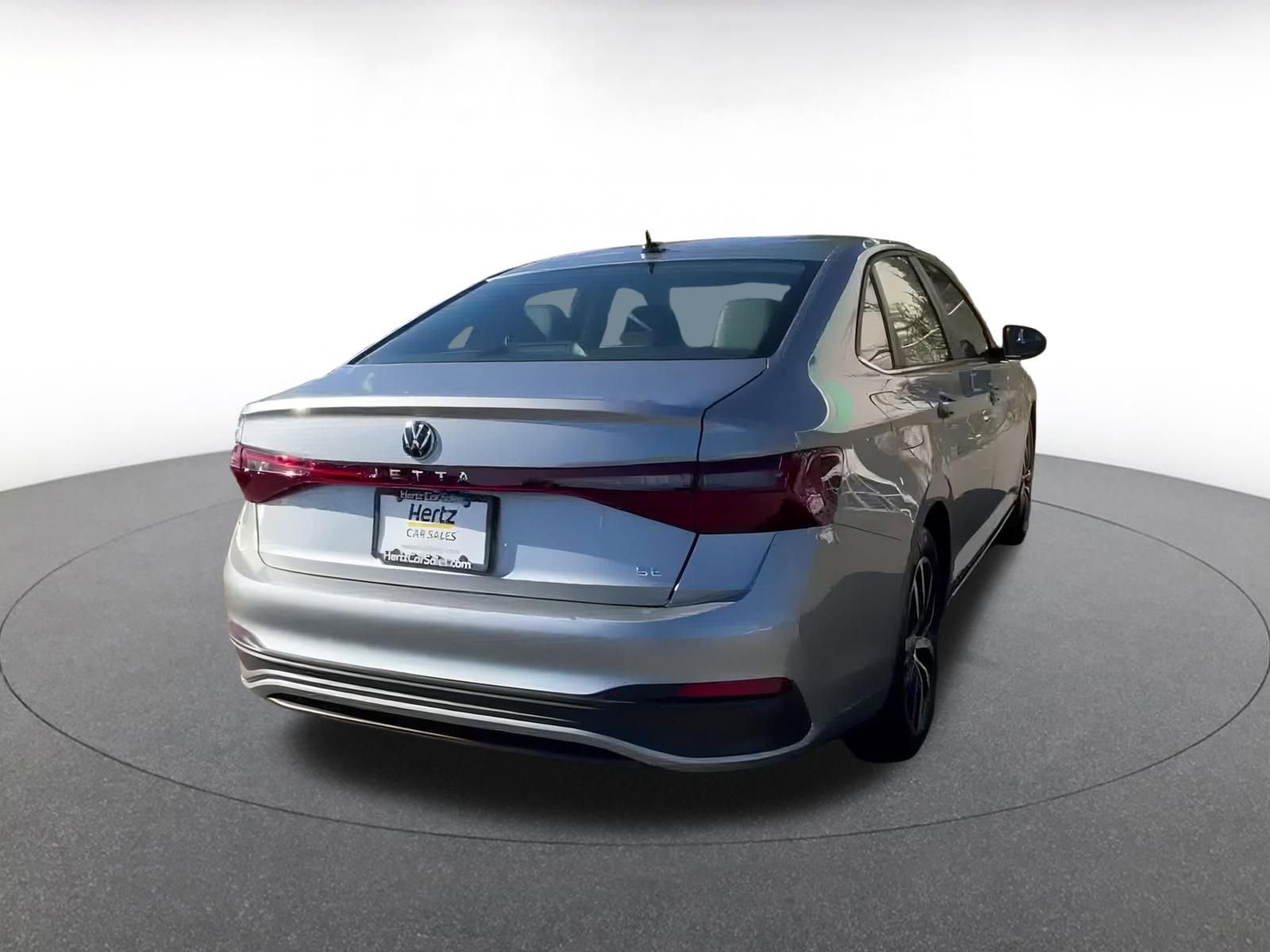 Used 2025 Volkswagen Jetta SE image 14