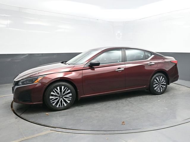 Used 2024 Nissan Altima 2.5 SV image 3