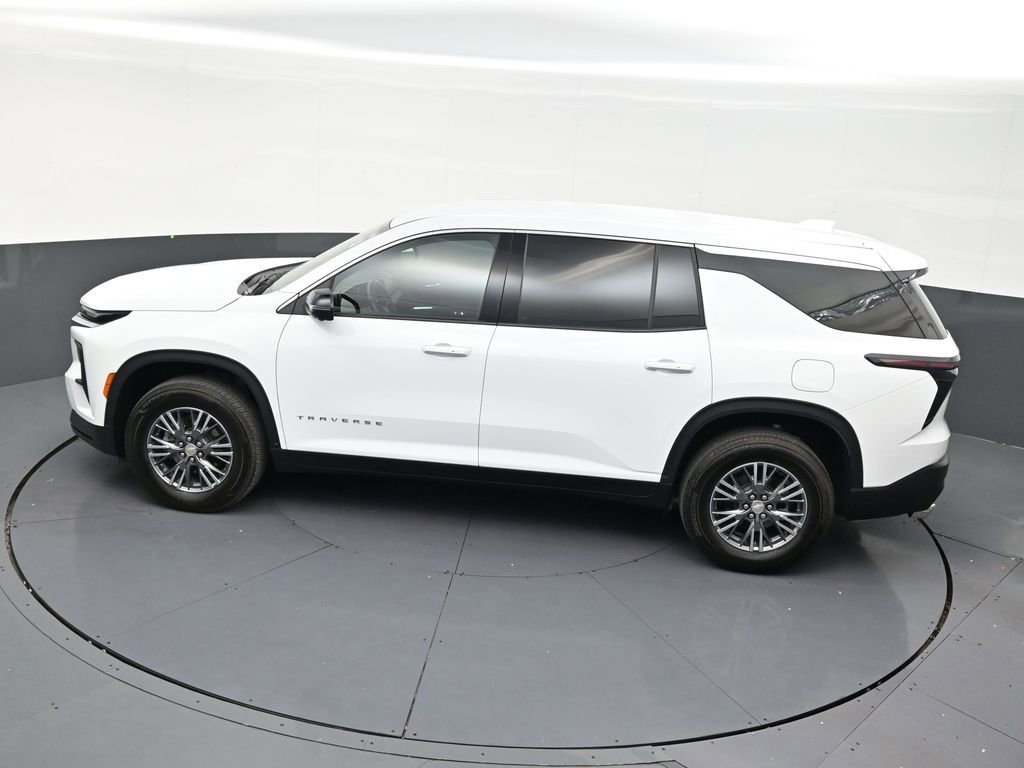 Used 2024 Chevrolet Traverse LS FWD image 14