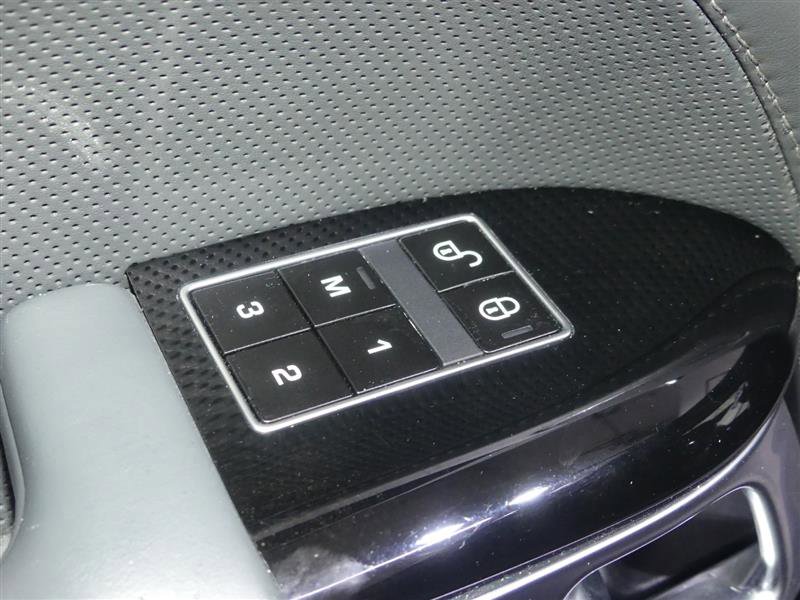 Used 2015 Land Rover Range Rover Long Wheelbase Autobiography image 22