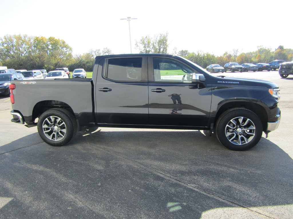 Used 2024 Chevrolet Silverado 1500 LT AWD/4WD image 7