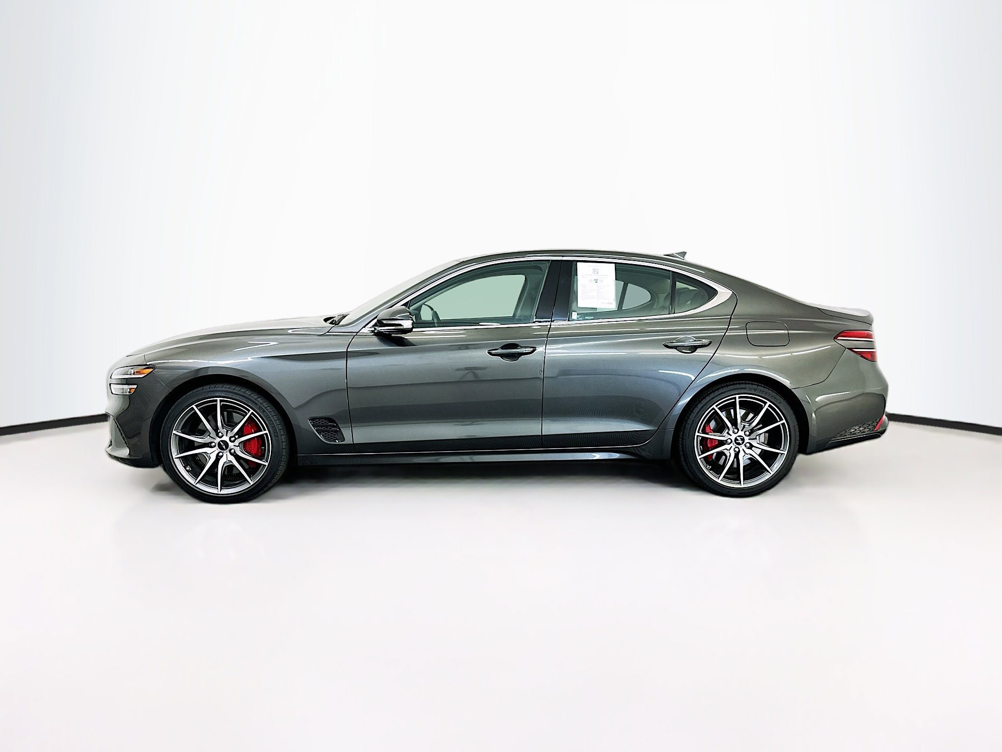 Used 2025 Genesis G70 2.5T image 4