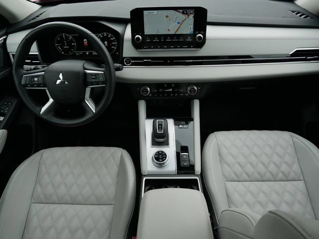 Used 2025 Mitsubishi Outlander SEL AWD/4WD image 13