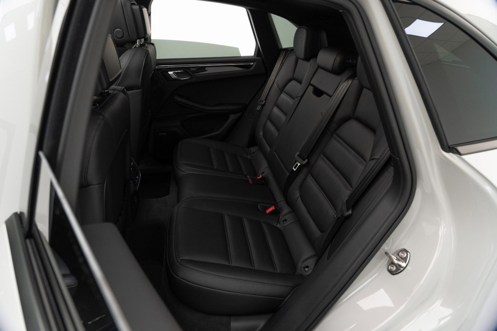 New 2025 Porsche Macan image 27