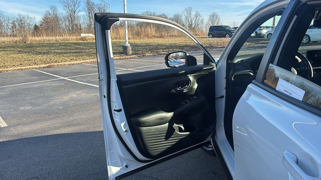 Used 2023 Honda HR-V Sport image 11