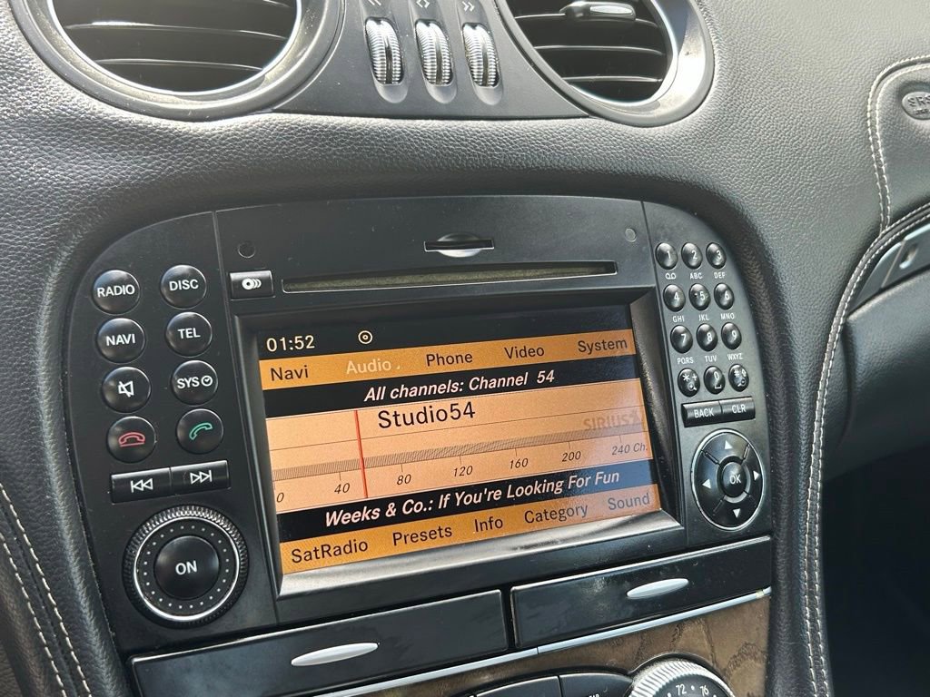 Used 2011 Mercedes-Benz SL 550 image 23