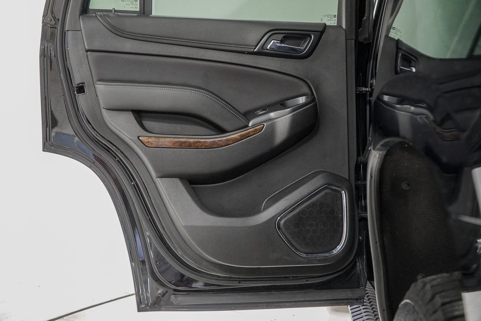 Used 2019 Chevrolet Tahoe LT w/ Luxury Package AWD/4WD image 46