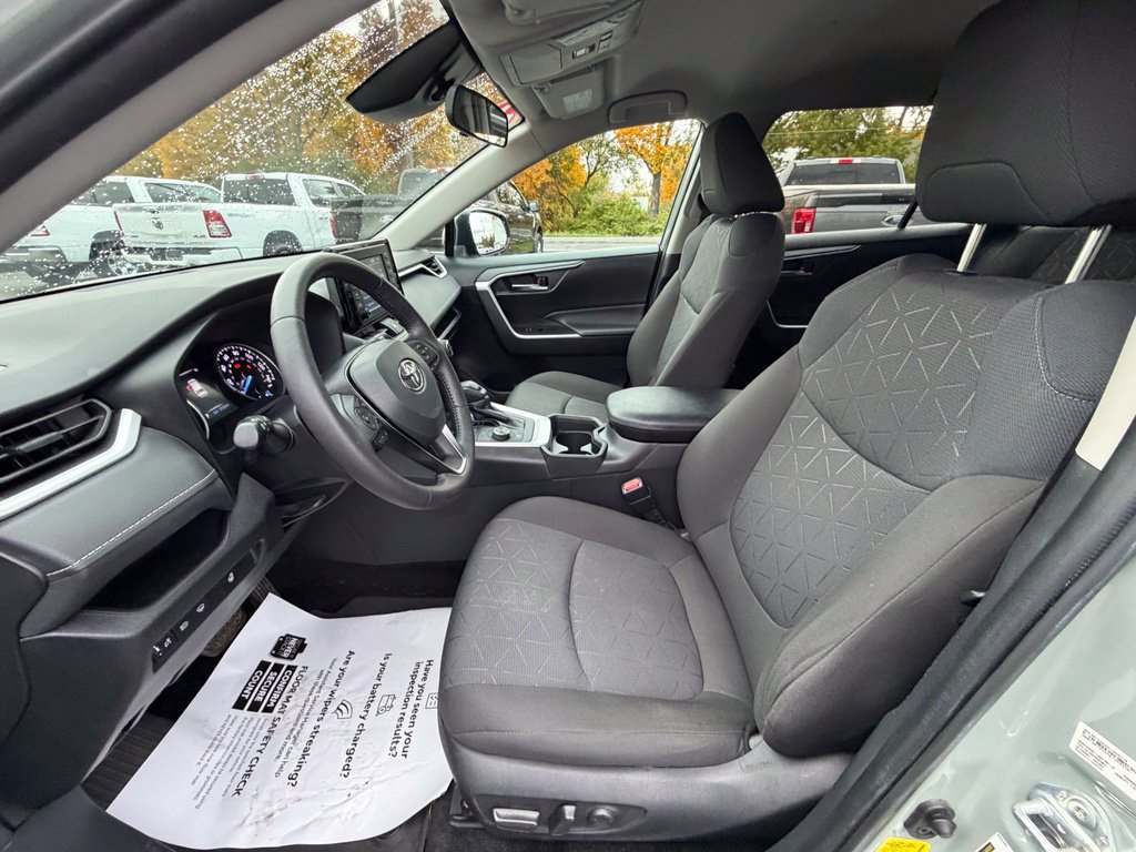 Used 2021 Toyota RAV4 XLE w/ XLE Grade Weather Package AWD/4WD image 10
