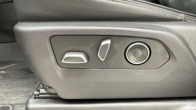 Used 2025 GMC Sierra 3500 Denali w/ Denali Reserve Package image 12