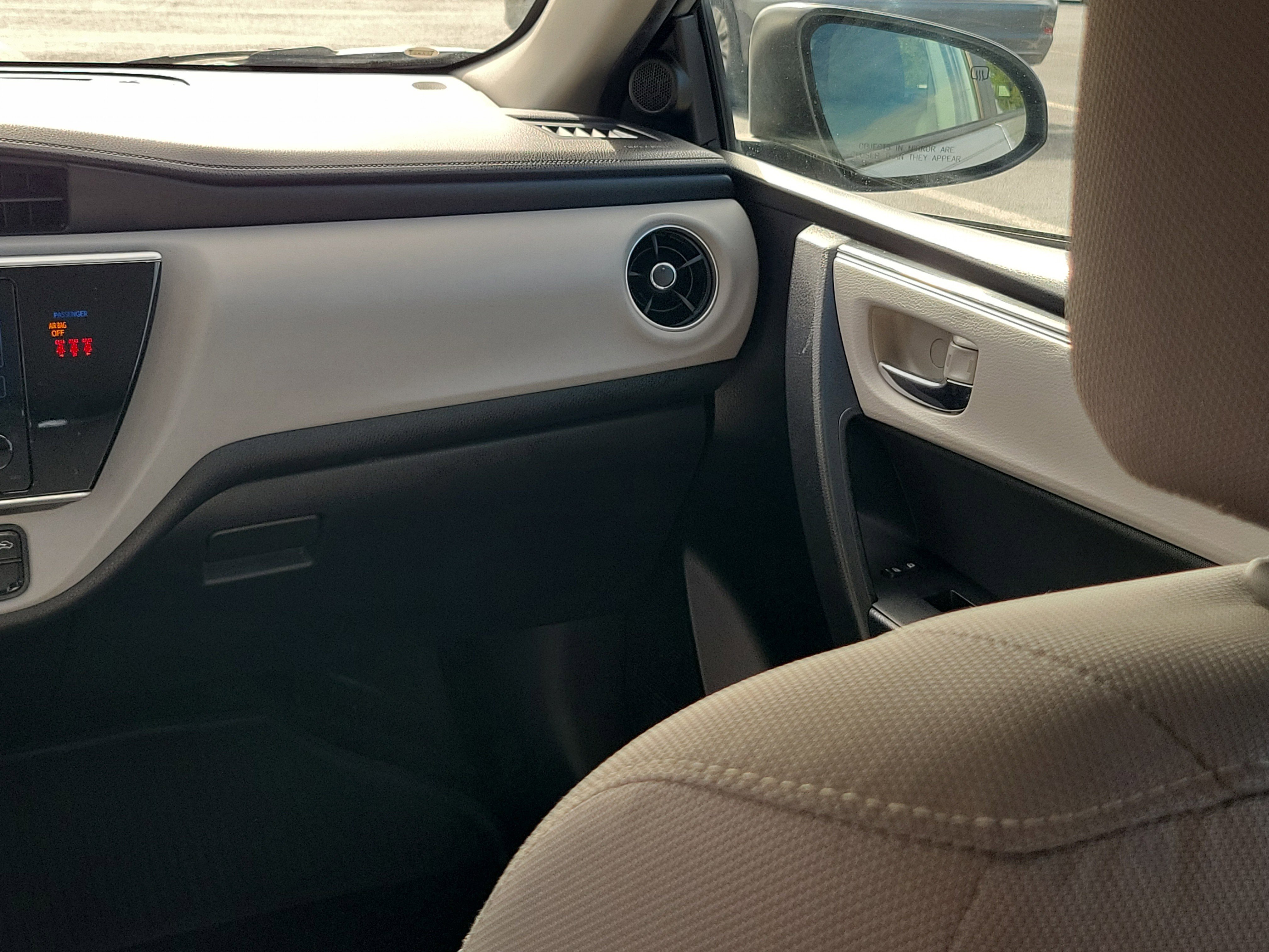 Used 2018 Toyota Corolla LE image 17