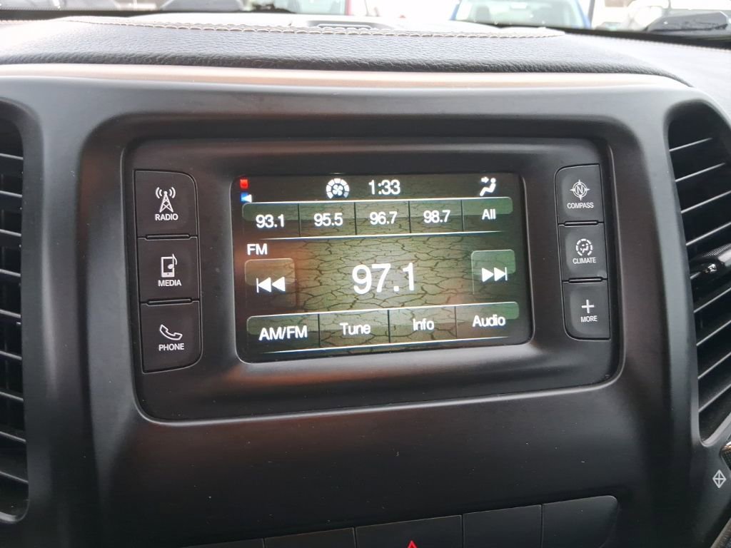 Used 2015 Jeep Cherokee Latitude w/ Cold Weather Group image 12