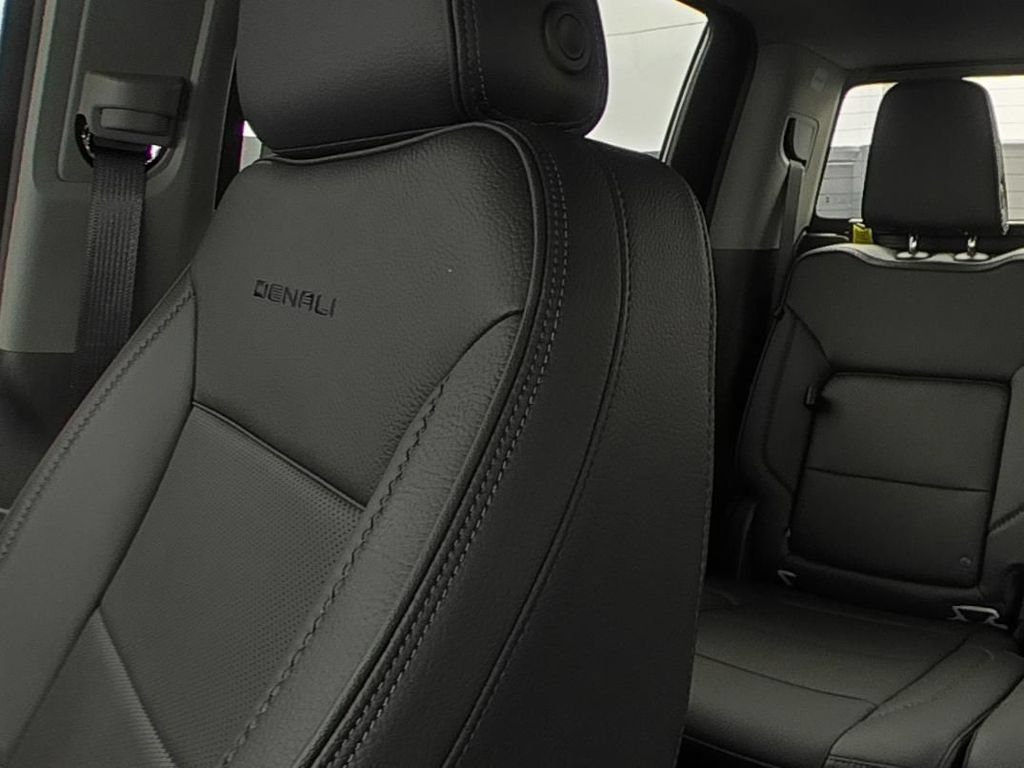 Used 2026 GMC Sierra 1500 Denali w/ Denali Reserve Package AWD/4WD image 9