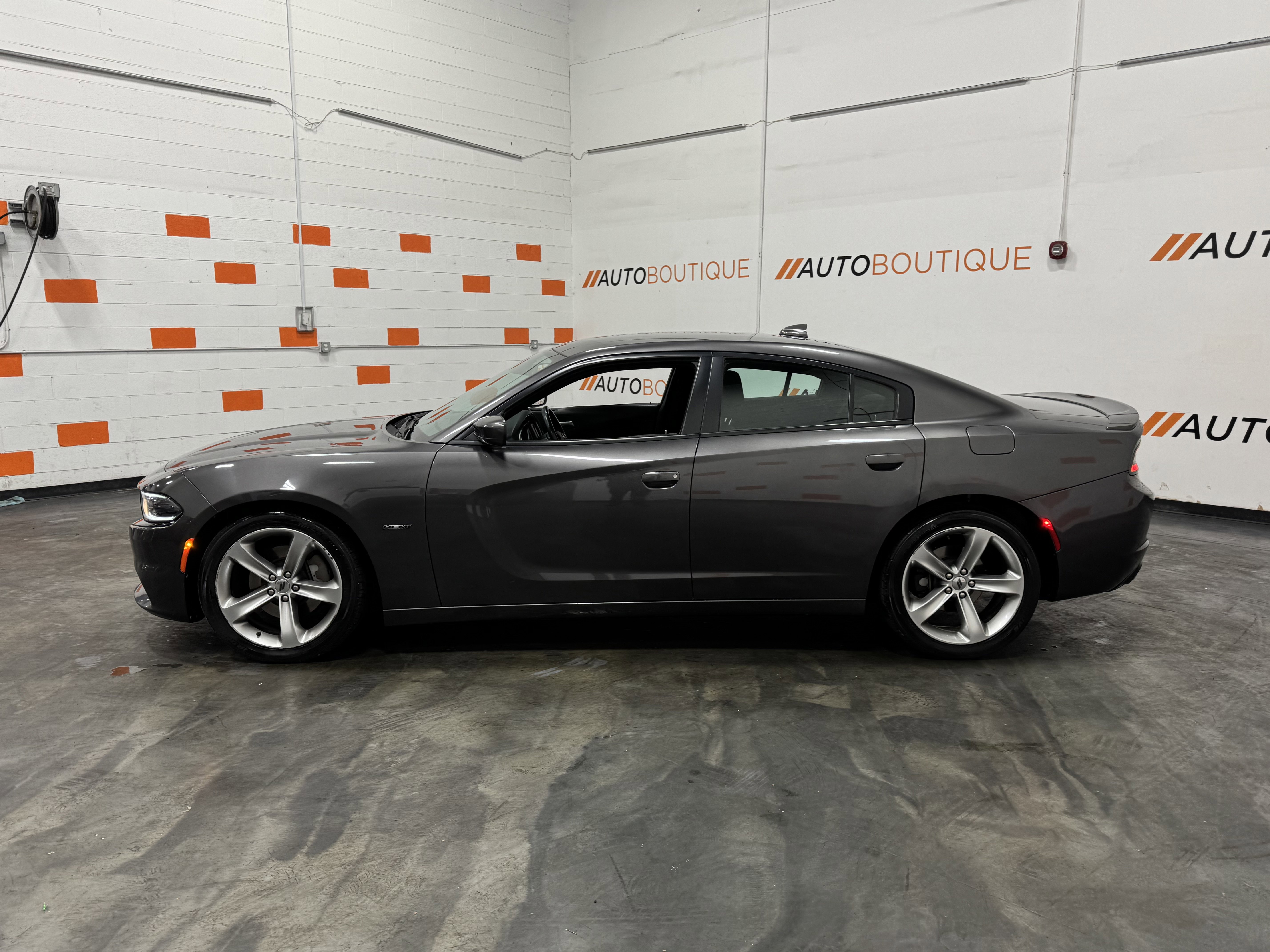 Used 2017 Dodge Charger R/T image 9