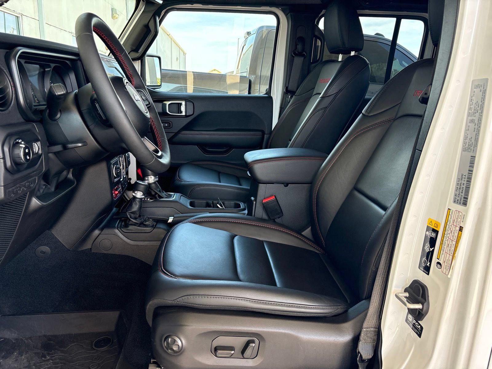 Used 2024 Jeep Gladiator Rubicon w/ Technology Group AWD/4WD image 13
