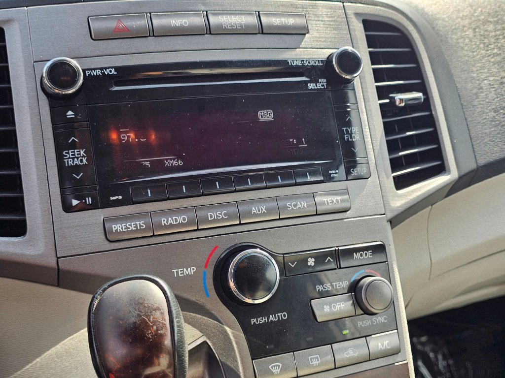 Used 2010 Toyota Venza Limited image 8